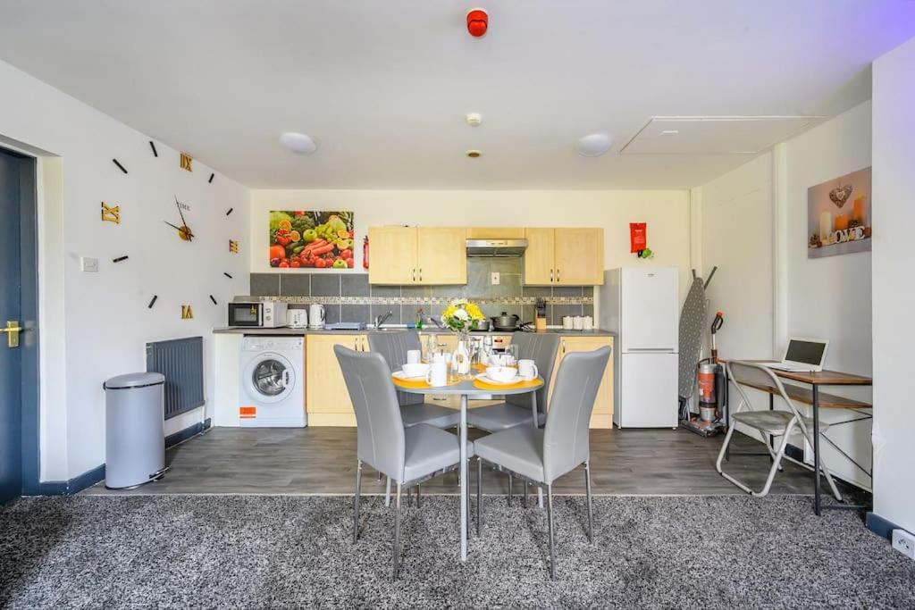 -F5Gh- For Relaxed & Cosy Stay, Free Parking, Wifi Leeds  Exterior foto